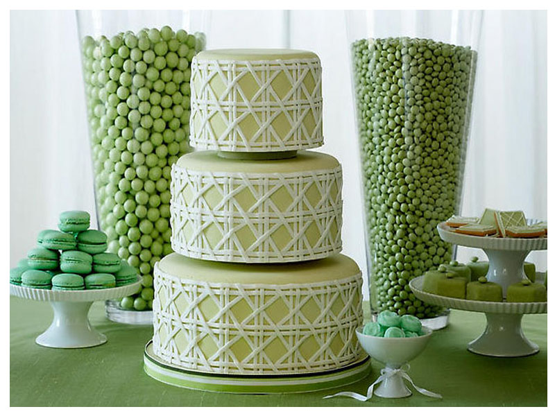 I still make jealous eyes when I see really beautifully made wedding cakes